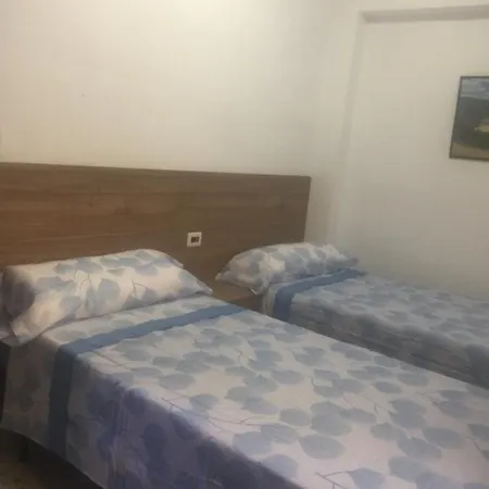 4 Bedrooms Apartament-2 Minutes Walk To Seafront -