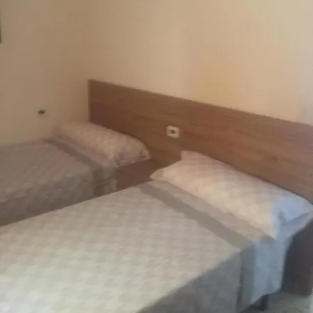 Apartman - - Sleeps 7 - Parking - Seafront