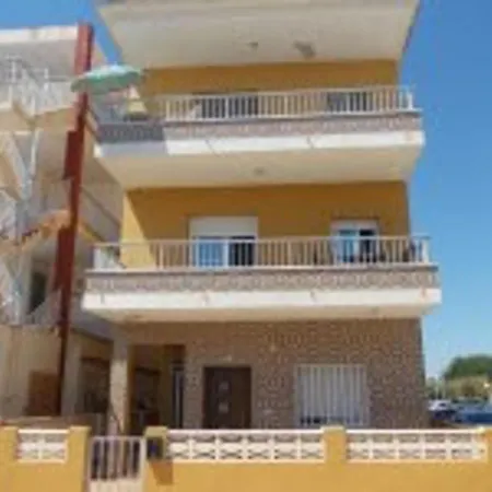 Apartman - - Sleeps 7 - Parking - Seafront