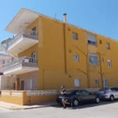 4 Bedrooms Apartament-2 Minutes Walk To Seafront - *