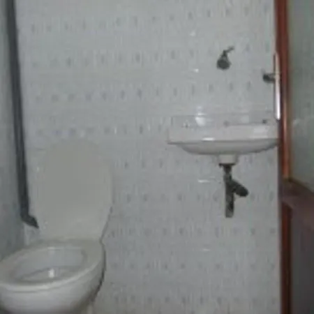 - - Sleeps 7 - Parking - Seafront Apartman *
