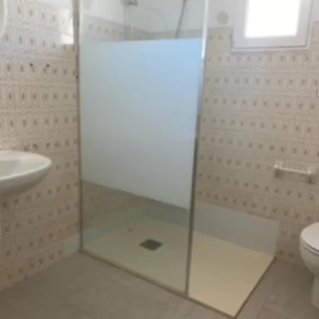 Apartman - - Sleeps 7 - Parking - Seafront *