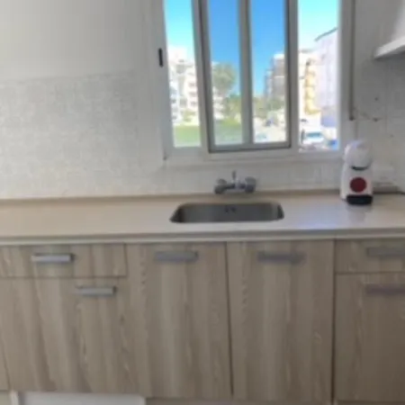 - - Sleeps 7 - Parking - Seafront * Piles